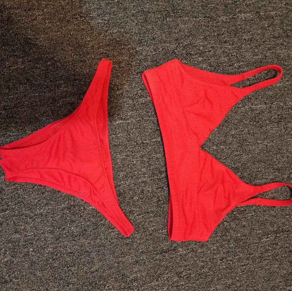 Palm Swimwear. Large Top, Small Bottom.